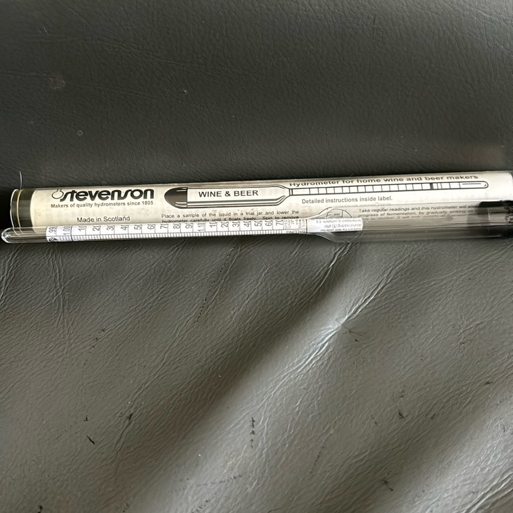 Glass Hydrometer for home wine and beer makers.